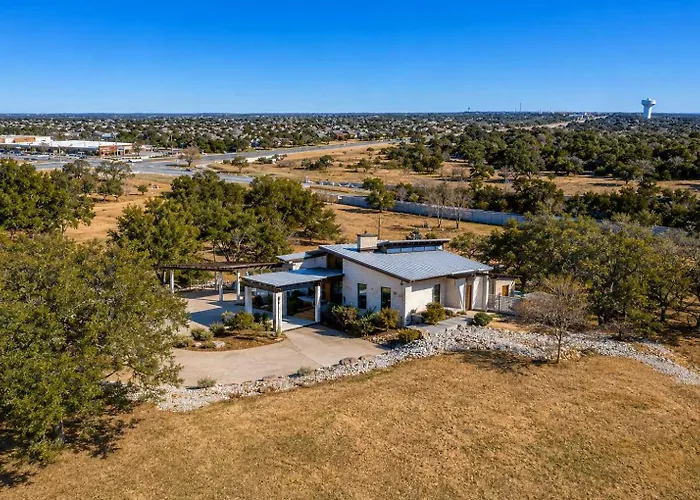 Private Hill Country Estate On 4 Acres L Pool *