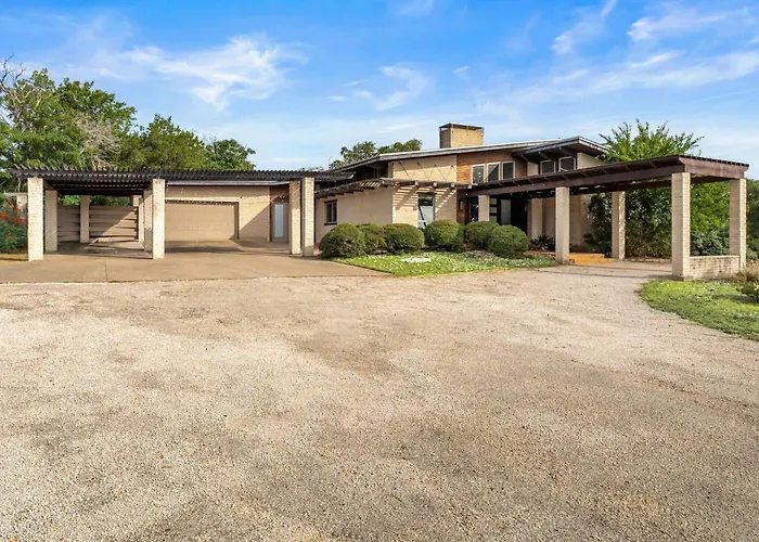 Private Hill Country Estate On 4 Acres L Pool